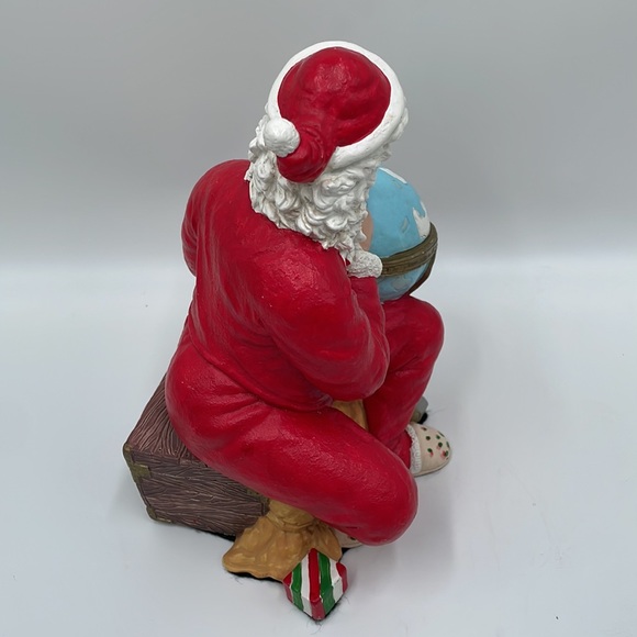 Christmas Corner -Santa Clause“Checking His List”Figurine - Picture 4 of 9